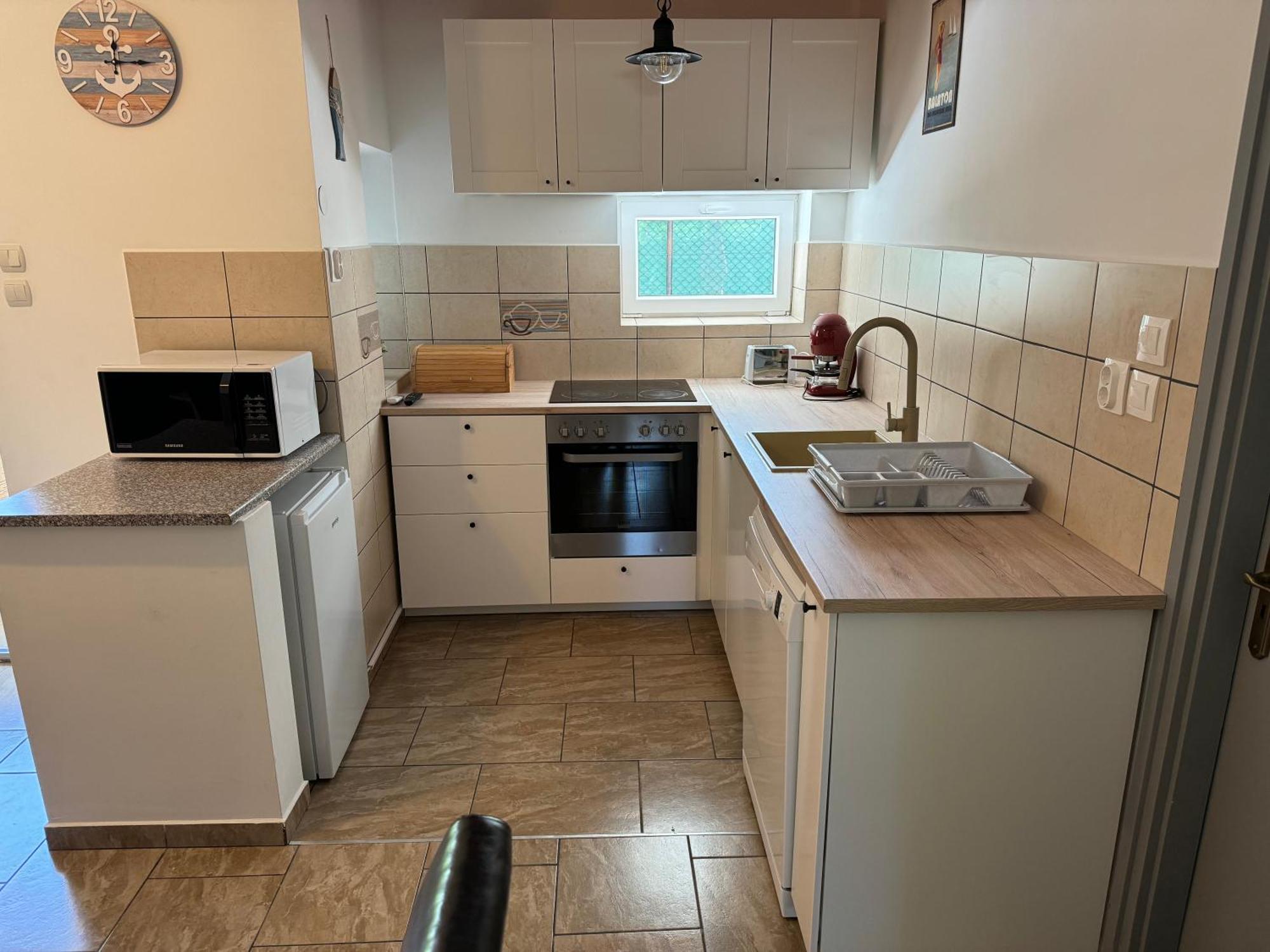 Borsi Apartman Balatonalmadi Exterior photo