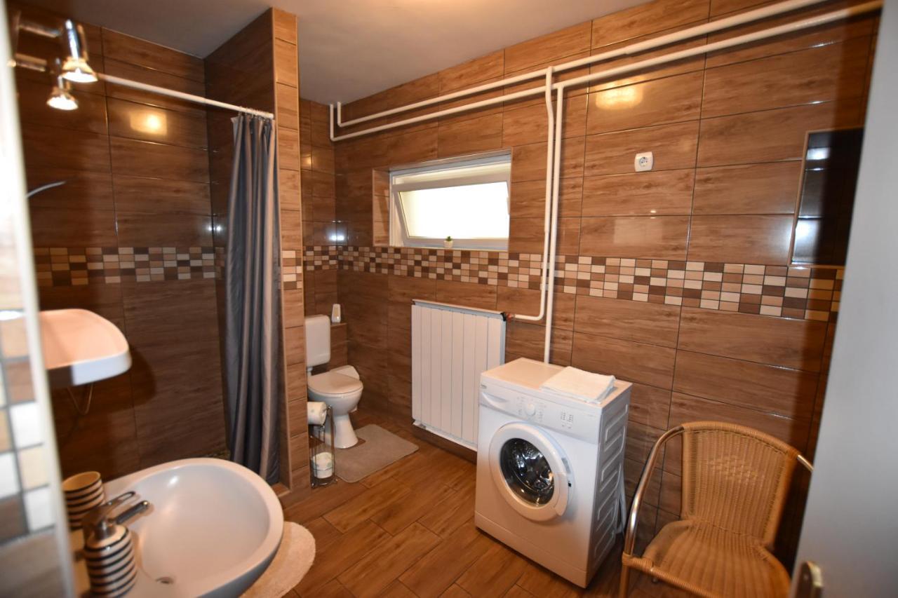Borsi Apartman Balatonalmadi Exterior photo